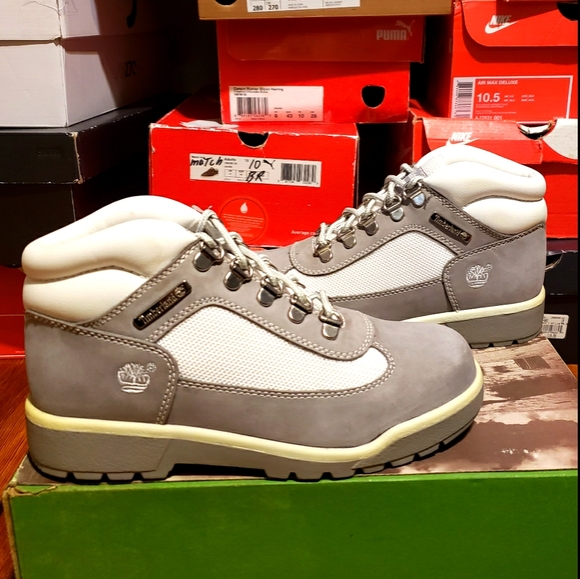 TIMBERLAND- JUNIOR FIELD BOOTS. Size- 4.5 - Picture 2 of 5